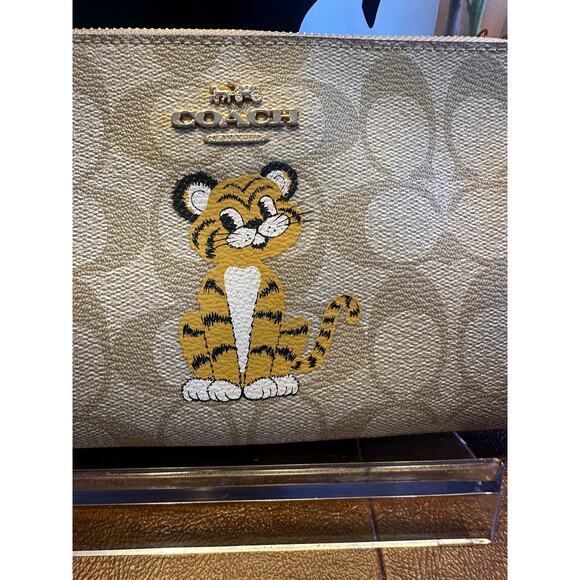Coach Signature Canvas Year of the Tiger 2022 Wristlet Rare EUC - Picture 2 of 16